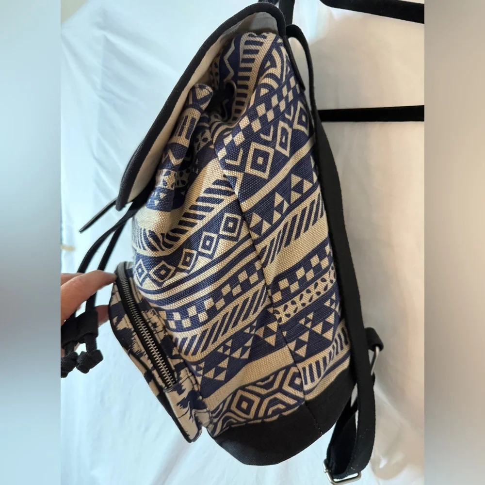 TOMS Aztec Blue Cream Beige Adjustable Strap Magnetic Clasp Canvas Backpack
